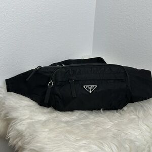 💯 Authentic Prada Unisex Black Belt Bag🍀